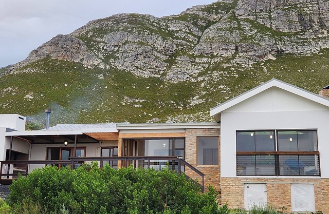Jock's Bay View is a lovely and spacious self-catering holiday home.