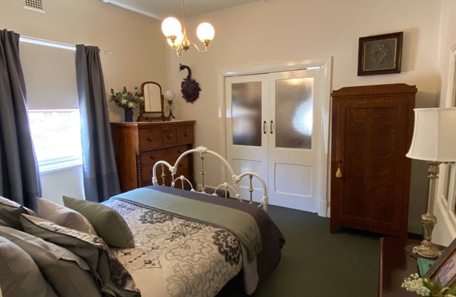 JOHANN'S TANUNDA Location, Location! Only a Hop, Skip & Jump to Main Street