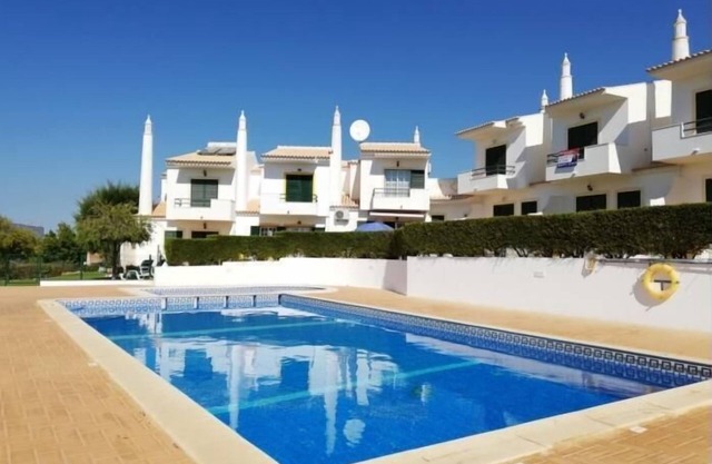 Joia da Galé House | Pool and Garden & Galé Beach