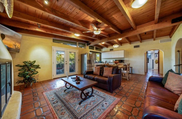 Jojoba Studio (Ari) -