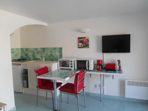 Joli studio clim au calme jardin 200 m plages