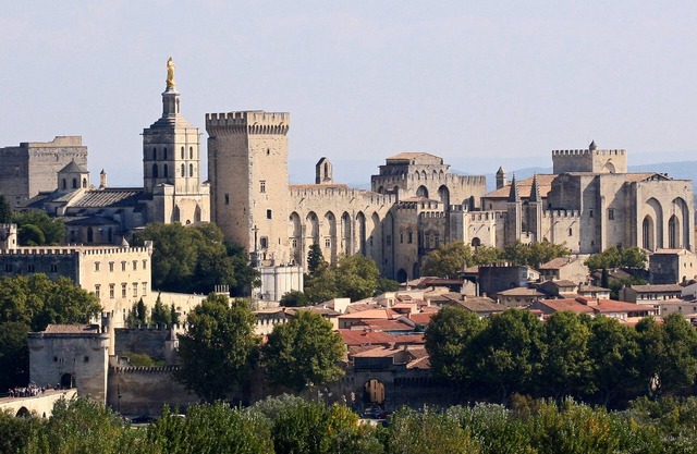 Joli Studio de 25 m2 Climatisé à 500 m des Remparts et 800 de la Gare Centrale