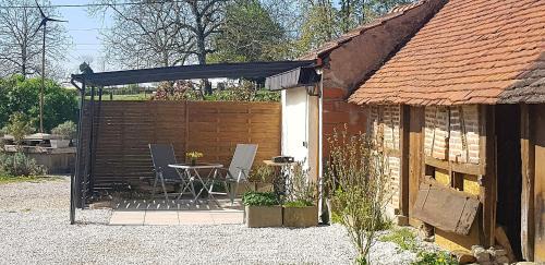 Joli studio à la ferme avec patio couvert