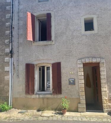 jolie maison dans petit village