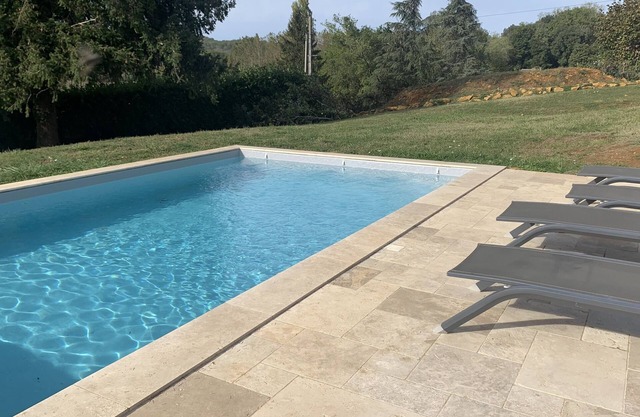 Jolie Maison en Dordogne Avec Piscine 8/4 et Terrain de 4500m Privative