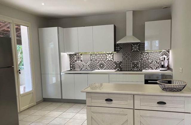 Jolie Villa Avec Garage , Parking Privé et Jardin a 15 mn des Plages