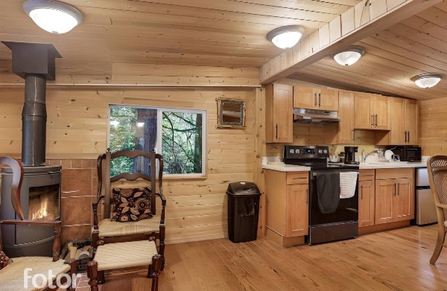 Jones Landing: Luxurious escape, unforgettable stays.