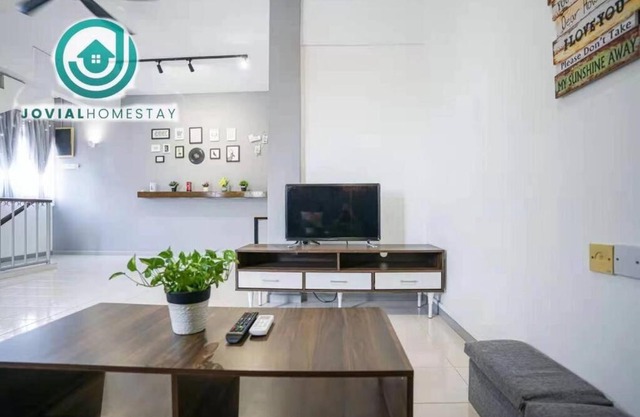 Jovial Modern Stylish Townhouse 8pax - BM Icon City