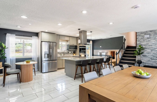 JoyNest Retreat - Spacious 5BR, Epic Backyard, Family and Pet Friendly
