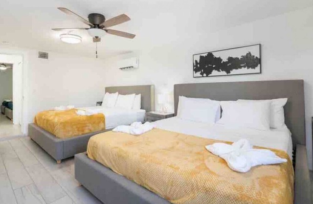 JULIA - MIAMI - 2 · House 4BR 7beds petfriendly close to the airport