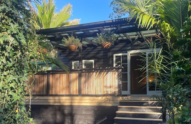Jungle Cottage Escape
