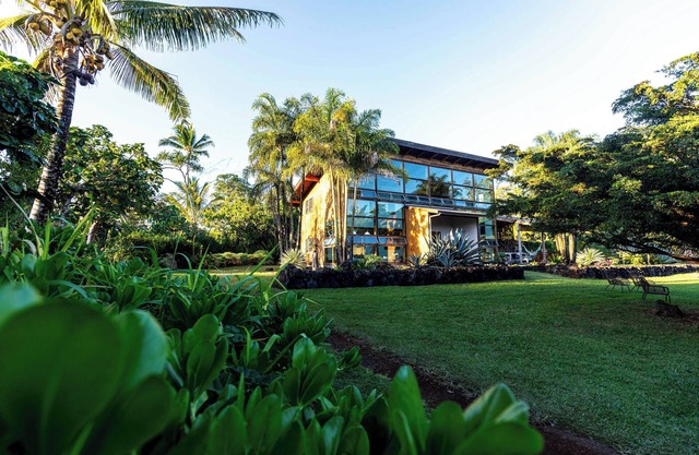 Jungle Haven: Oceanfront Eco Villa on Fruit Farm