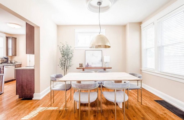 Juniper Hyde Park: 3B House Walk to HP Square, Wasson Trail