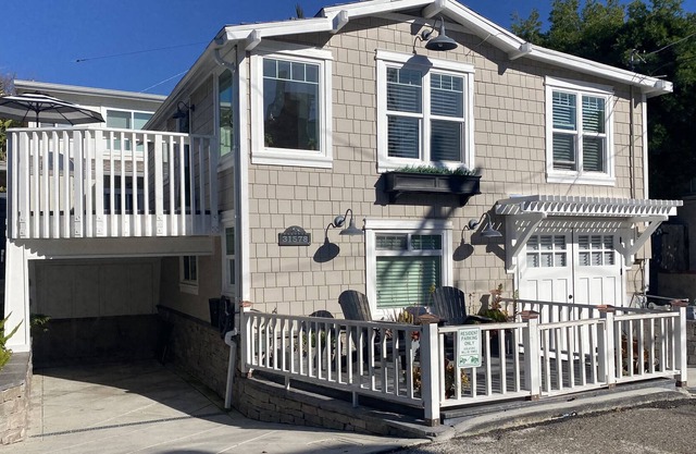 JUST 3 BLOCKS FROM BEACH