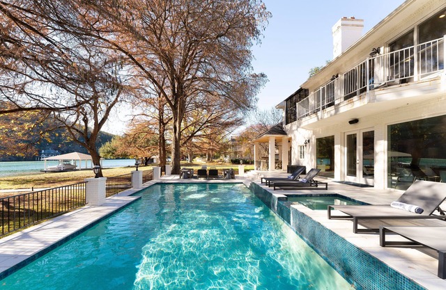 Just 30 Minutes from Austin: Luxury Group Retreat Close to Iconic Texas Events