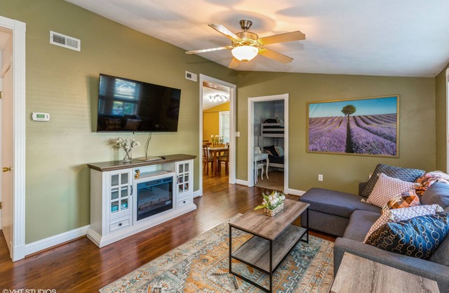 Just as the title says: Comfy Cozy. Very cute house in a quiet residential neighborhood.