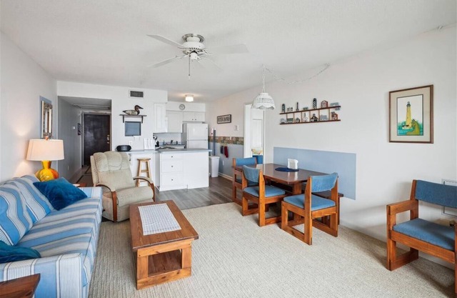 Just Duck Inn - Bright, Cheerful, 2BR/2BA Semi-Oceanfront condo in Duck, Sleeps 4-7