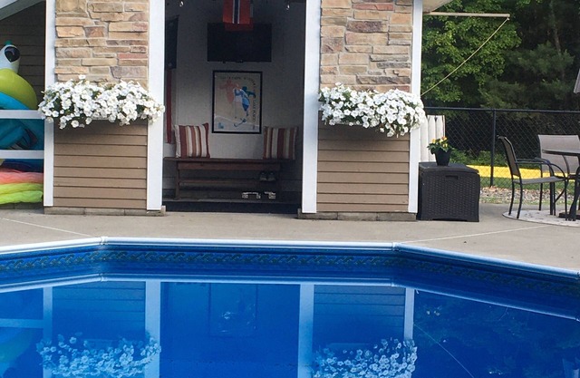 Just Five Miles From Saratoga Racetrack and 15 miles to Lake George, Glens Falls