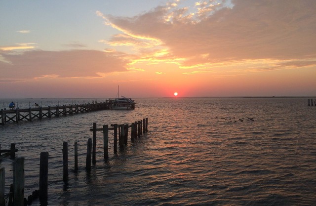 JUST REDUCED FOR THE MONTH OF JUNE! HOLGATE Beach House - 5 BR's -sleeps 12