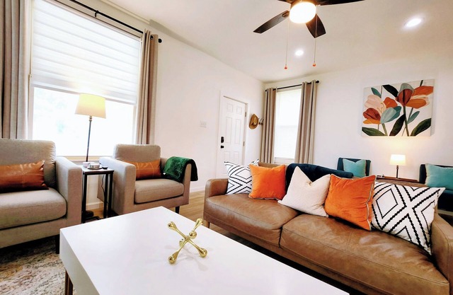 Just Renovated. Private Yard. Minutes to Park, Hospitals, Restaurants