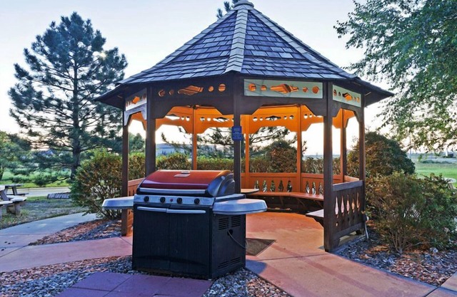 Just What You Were Looking For! Kitchen, Free Parking, Pets Allowed!