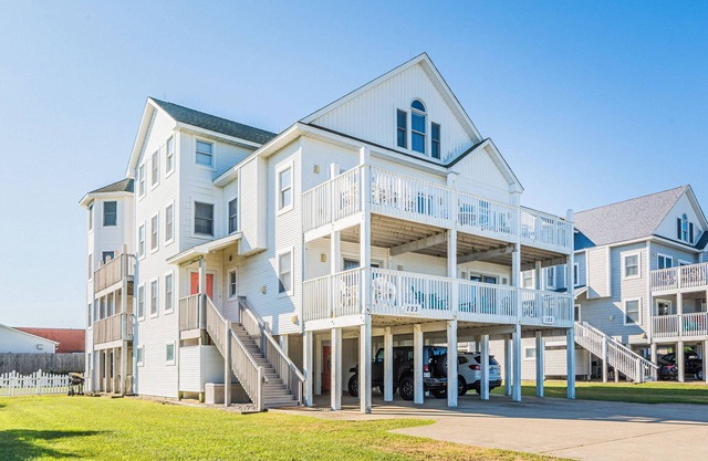 K1123 Glad Tidings Oceanside, Spacious 10 BD, Pool/Hot Tub, Pets OK
