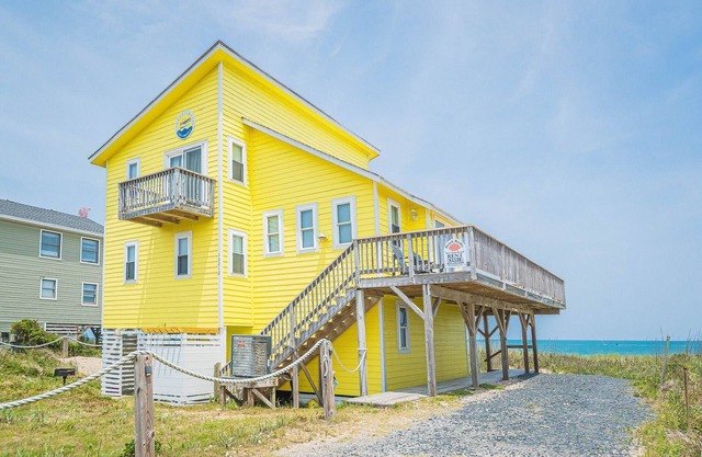 K1128 Sun Trippin'. OCEANFRONT, Large Sun Decks, Well Cared For!