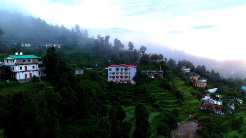 Kafal Pako Resort - Luxury Mountain View Stay in Mukteshwar