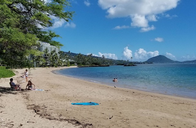 Kahala Valley 2Bed Cottage, Sleeps 6, Quiet backyard w/peekaboo views