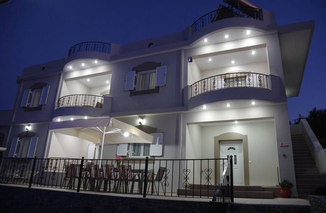 Kamelia Villa with Private Pool, BBQ, Playground, Bicycles & Ping Pong table !