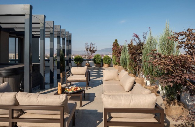 Kanopian Penthouse Hotel