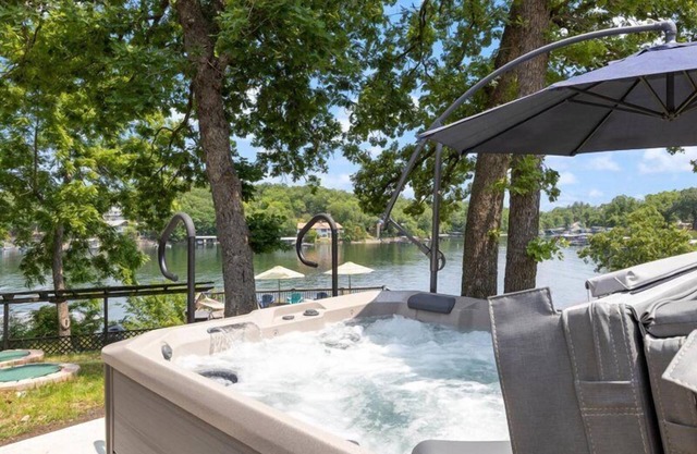 Kaptain Morgan's Port Royale, Open Year Round; Hot Tub, Fire Pit, Boat Slip, Dogs Welcome