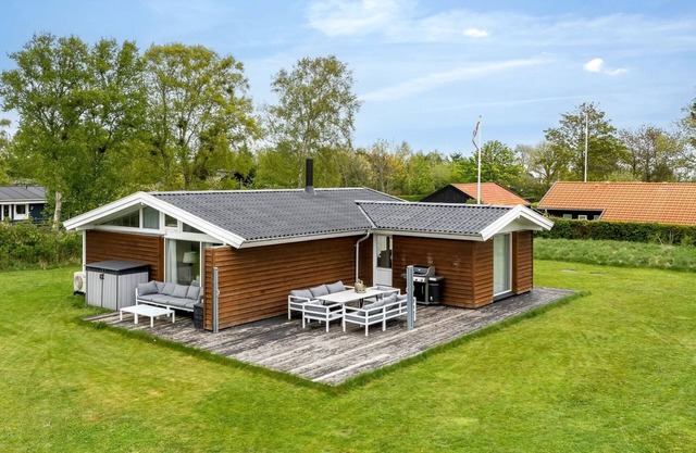 "Karin" - 300m from the sea by Interhome