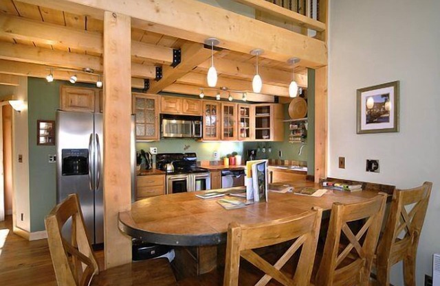 Karla`s Cottage - Fenced in Yard/Dog Friendly & Two Blocks to Downtown!