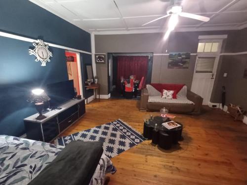 Karoo Refresh Cheerful 2 Bedroom House