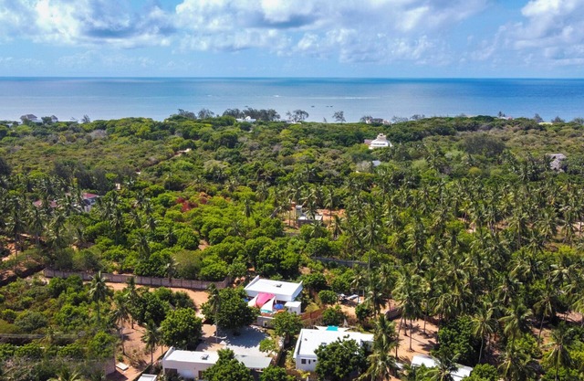 Kasa Eliza - charming 2-bedroom private cottage in Watamu with own pool, AC&WiFi