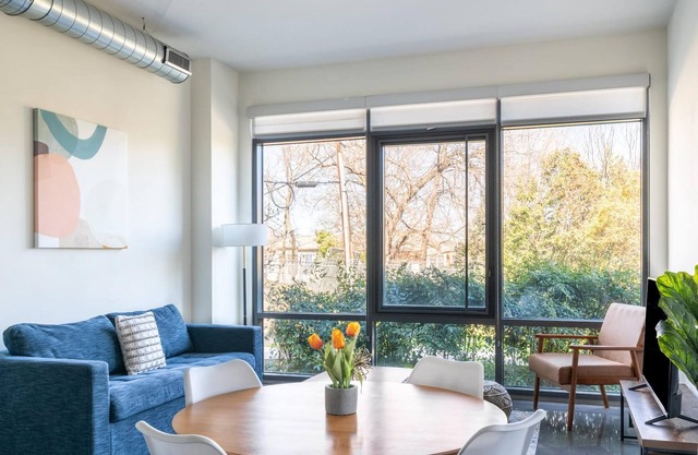 Kasa | Modern 2 BD + Free Parking | Alexandria