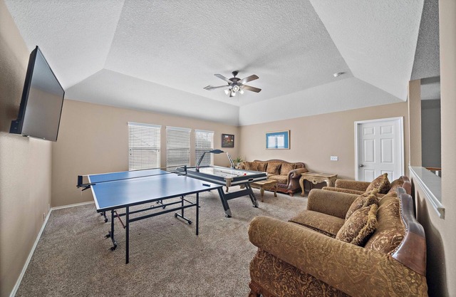 Katy Retreat | BBQ Yard | Game Room | Sleeps 16