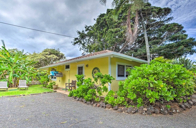 Kauai Hale Melemele Cottage 1 Block to the Beach!