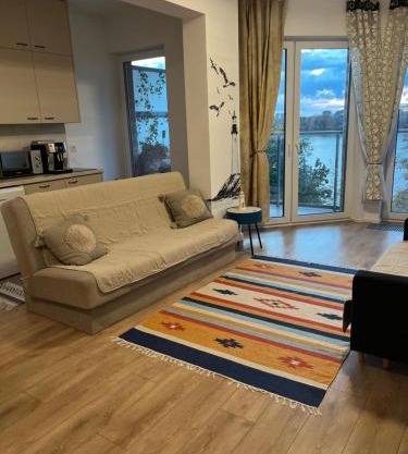 Kawalerka z widokiem na jezioro