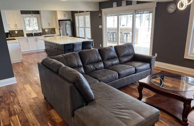 Kawartha Lakes Waterfront Cottage With Hot Tub!