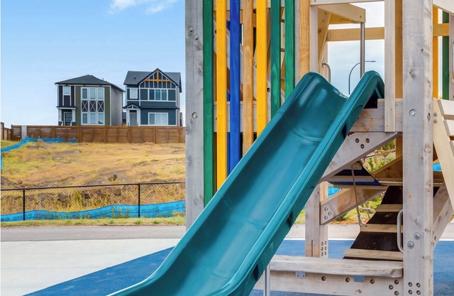 Kay Homes | Lakeview Haven – Walk to Park, 4 Mins to Restaurants, Shops & Cinema