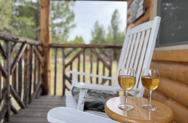 Kd Haven Cabin* 2Br, Sleeps 8, Satellite Tv, Bbq Grill, 19 Miles to Yellowstone