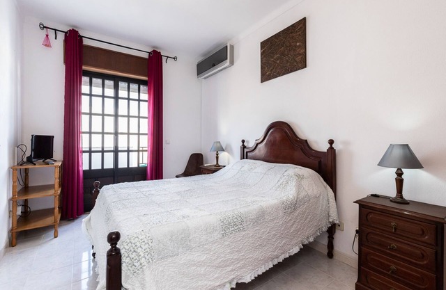 Keaton Blue Apartment, AC