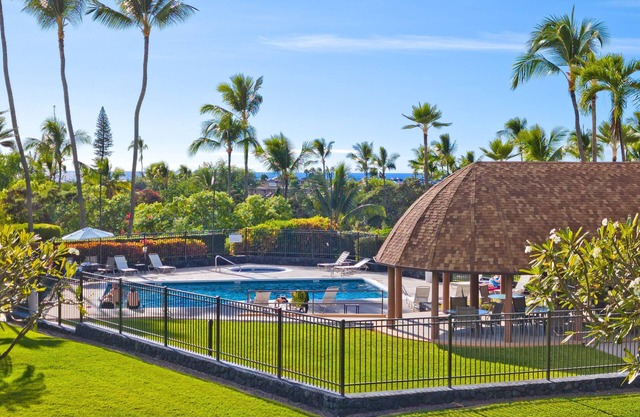 Keauhou Punahele B207 2 bedroom 2nd floor no stairs, fantastic views!