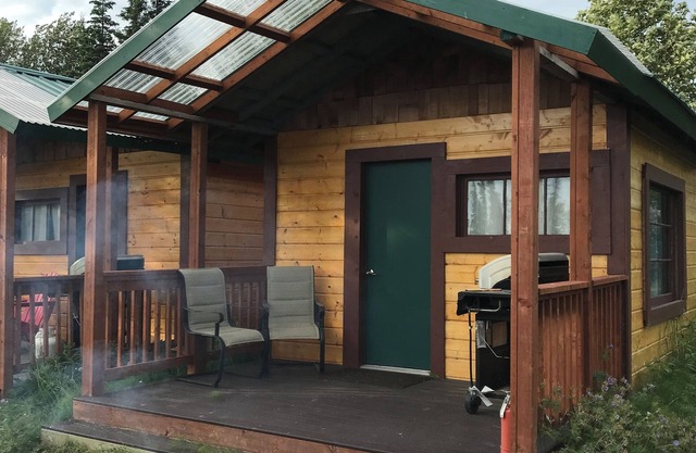 Kenai River Fishing Cabin #1 30 feet from the river