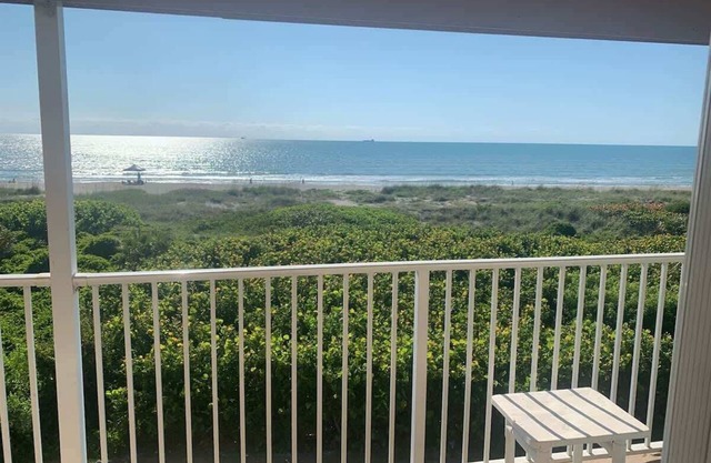 Key West Style: 2B/2B Direct Beach Front Condo with Awesome Ocean views