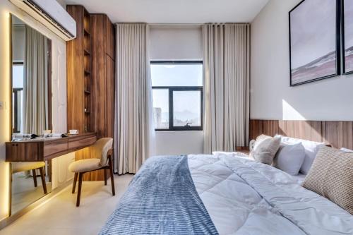 Khorfakan by the Living