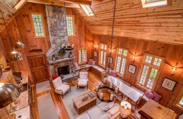 Kibbin | Pet-Friendly Luxury Stone Cottage on Creek