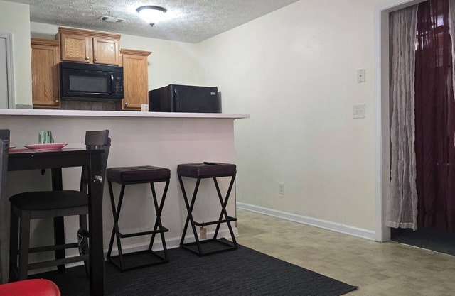 Kids Friendly 3b/2.5bts Hi- speed WiFi with stairs, Near shops and Restaurants.